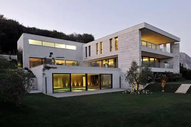 瑞士,山坡上一座梦幻的"景观别墅", 奢华,闪闪发亮