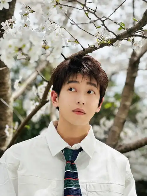 彭昱畅超话查收一封春日来信94@彭昱畅_吕途限定版94#我们一起摇