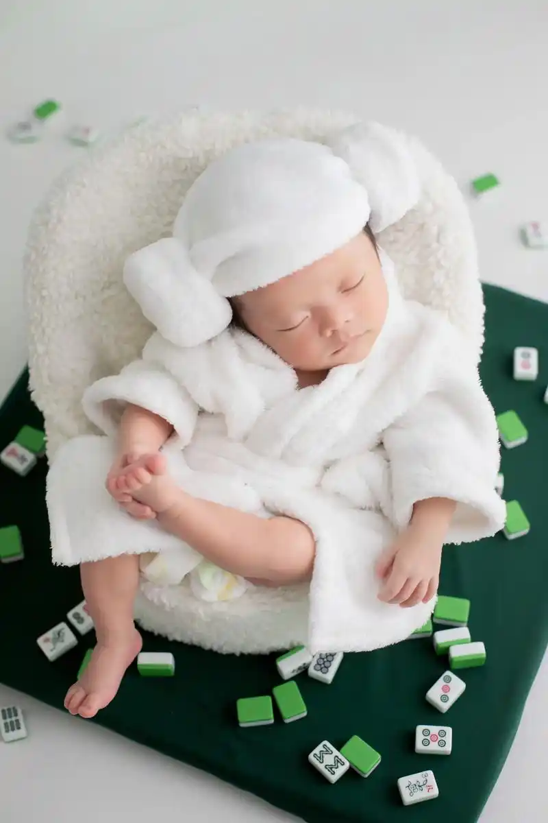 新生儿写真.你好呀,满月宝宝麻将馆开业咯!@抖音小助手 @ - 抖音