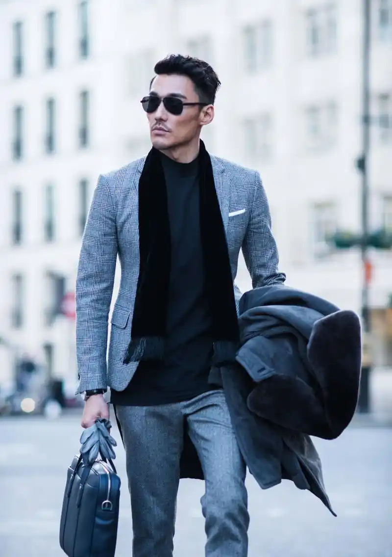 上过无数杂志封面的他,是个绝对的时尚型男,不光中国女孩看到会为之