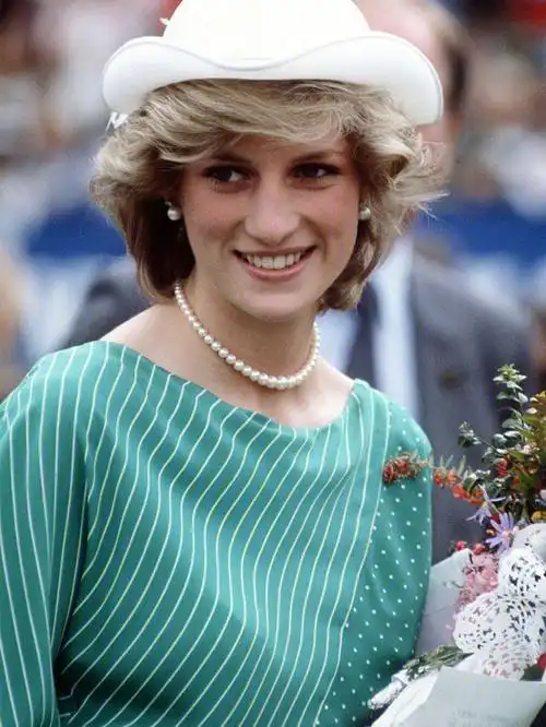 穿绿色衣裙的黛安娜676767