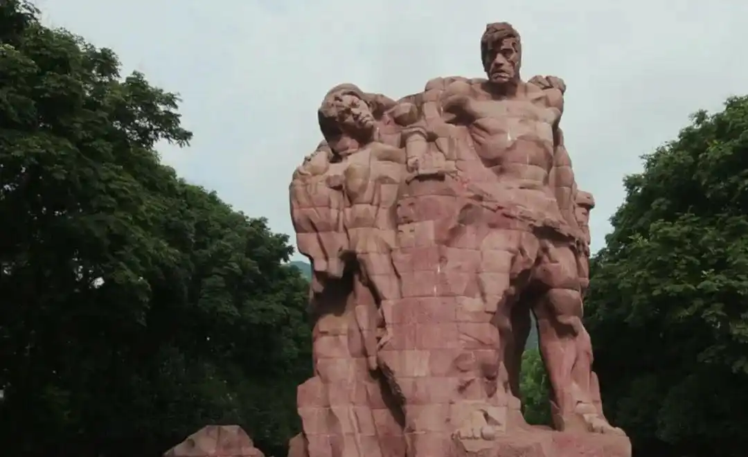 身戴镣铐的革命先烈如何与敌人斗争美术经典告诉你