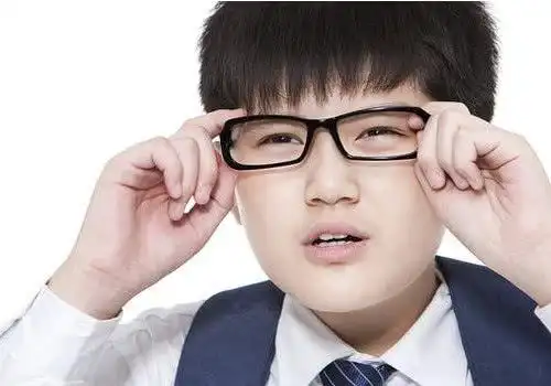学生党想要恢复视力坚持这3件事情从此摆脱戴眼镜的困扰