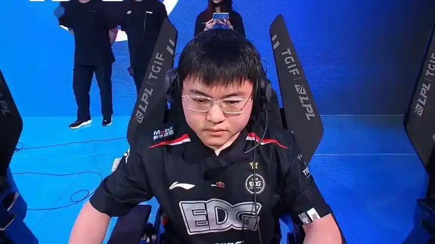 uzi家人遭殃,妻子纹身被造谣,后真相大白,父亲也遭到攻击_咪咪_网友