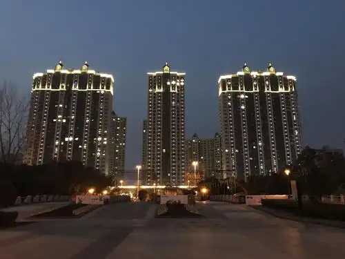 《居民楼上的灯光》摄影老徐1233