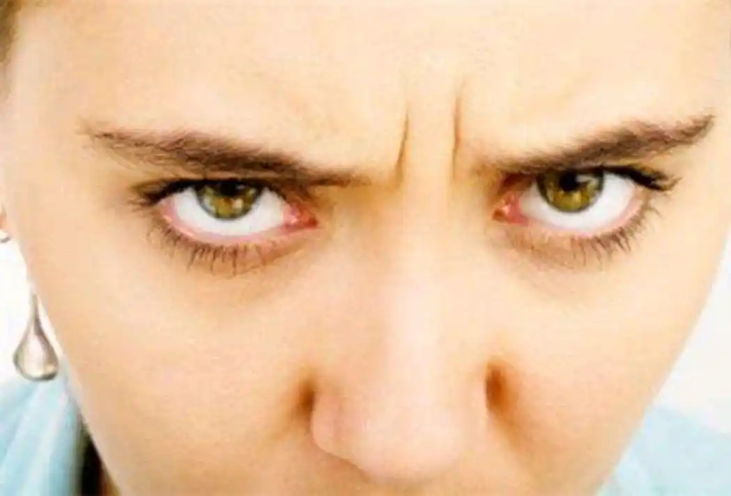 俗语"印堂川字纹,没有送葬人",相术中的命理预测准不准?