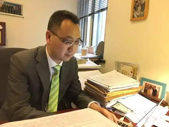 对待律师本职工作,傅平表现出了优秀的品质和职业素养.