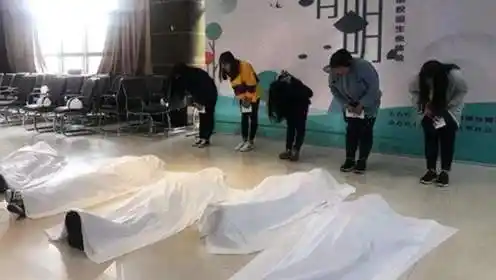 为什么人死后要盖上白布来听听家里老人怎么说