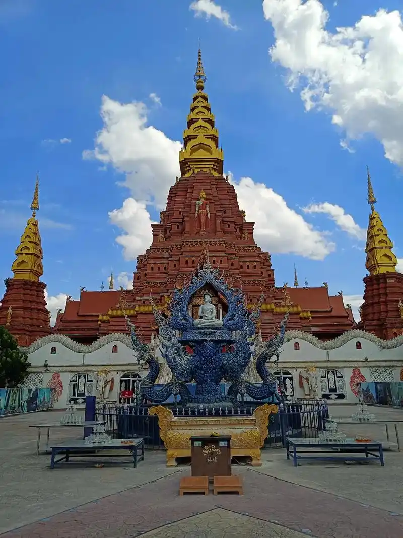 国内的南传教佛 西双版纳大金塔.人生首次见到南传佛教的寺庙, - 抖音