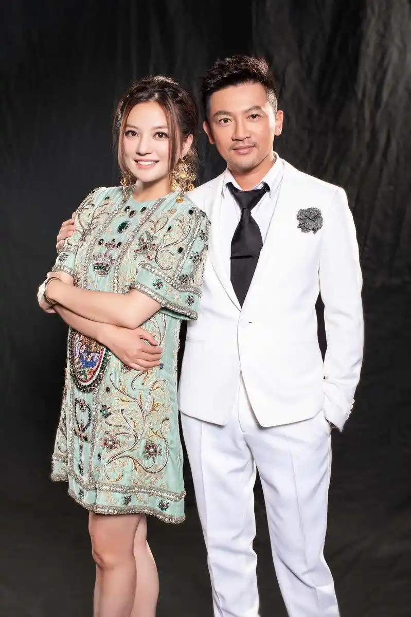 港媒曝苏有朋与经纪人秘婚10年,朋友圈已公开,林心如叫女方嫂子