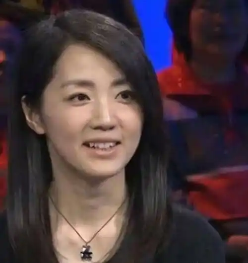 电视主持人杨丹和丈夫丁克15年愁坏婆婆,40岁高龄产女全家乐开怀_佟强