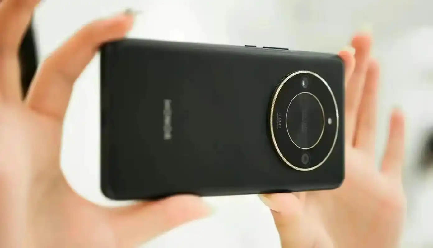 不知道大家发现没有,荣耀x50这款手机,是荣耀对标红米note12turbo的