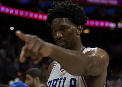 恩比德一句29队总经理偷着乐 这是王者霸气?