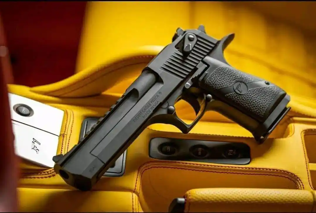 世界名枪:手枪界的颜值天花板,不接受任何反驳的"沙漠之鹰"