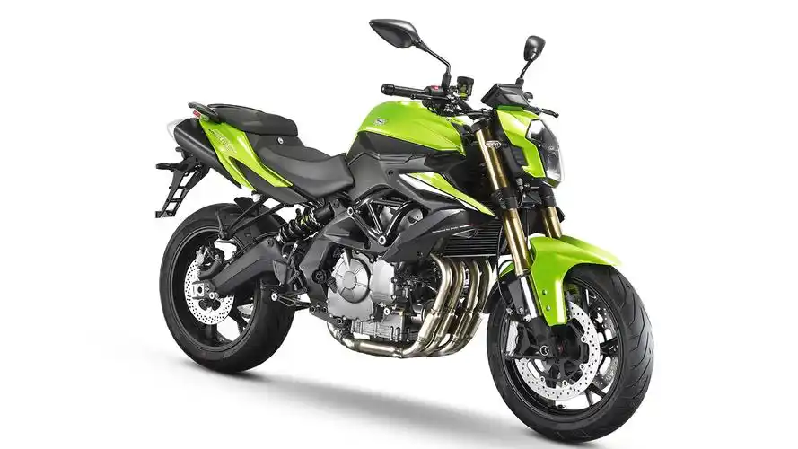 国内四缸车型名头最大的当属贝纳利黄龙600还有后续的黄巡.