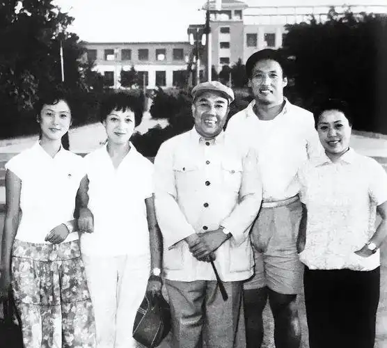 京剧大师杜近芳:喊医学家丈夫"小哥",浪漫的婚姻竟有泪