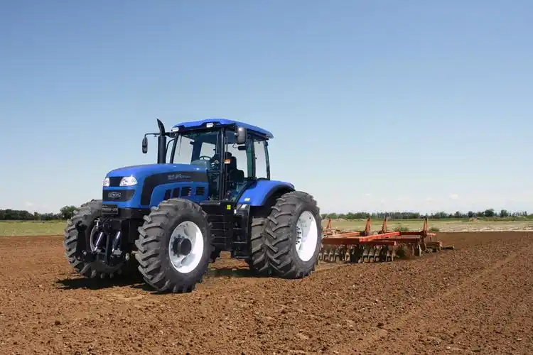 雷沃拖拉机(农业)