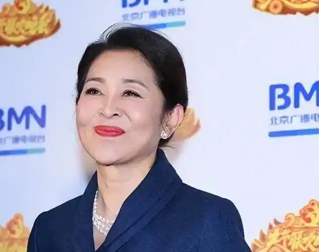 希望大家能够从倪萍的优雅老去中得到启发:年龄并不重要,最重要的是