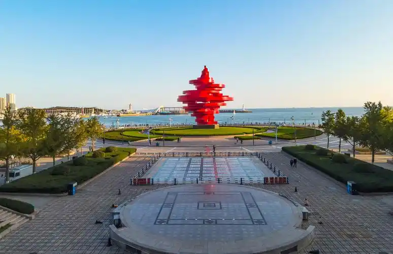 航拍青岛五四广场