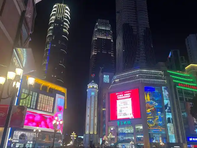 繁华闹市 灯光普照后任,我想你了.重庆·纽约99纽约大厦