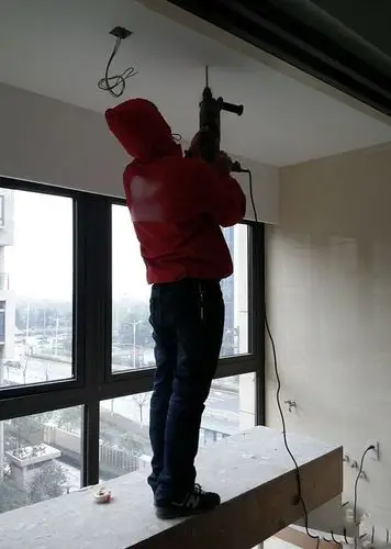 图解晾衣架安装,升降晾衣架长度务必提前确定