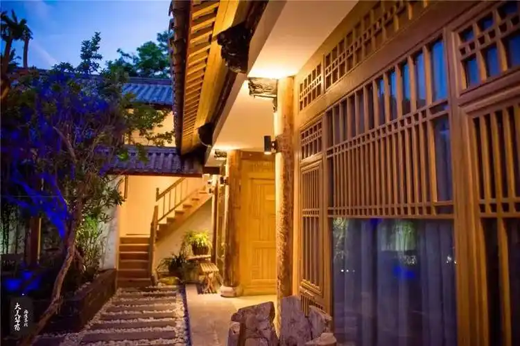 妙缘客栈院子