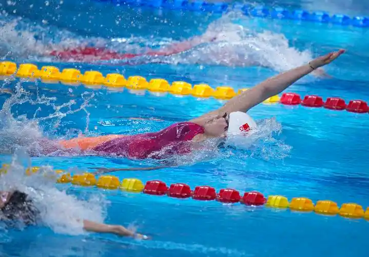 当日,在山东青岛举行的2021年全国游泳冠军赛暨东京奥运会选拔赛女子