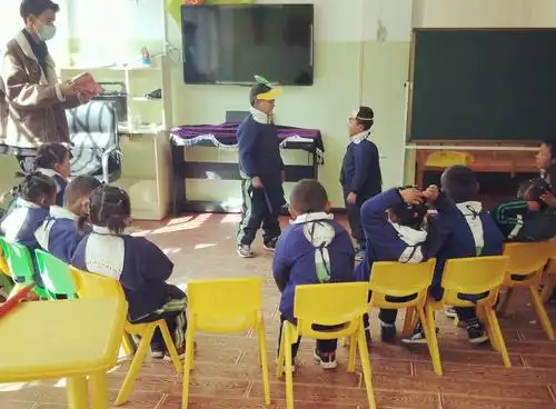 曲木宗村双语幼儿园开展"角色扮演"游戏活动