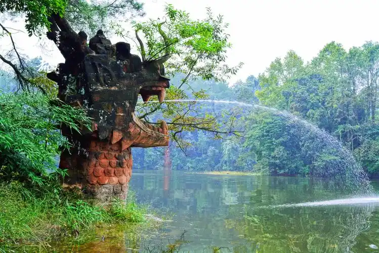 石象湖的美成都人都晓得,就不说她超高的森林覆盖率和蜿蜒秀美的湖岸