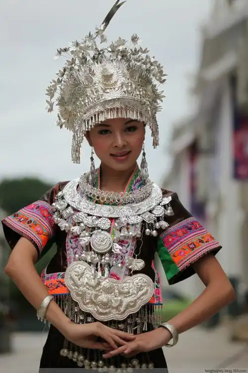 转载:广西三江风情万种的侗族服饰