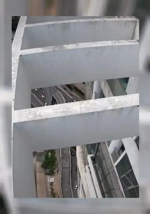 第一视角顶楼跑酷,有恐高症的人还是不要看了