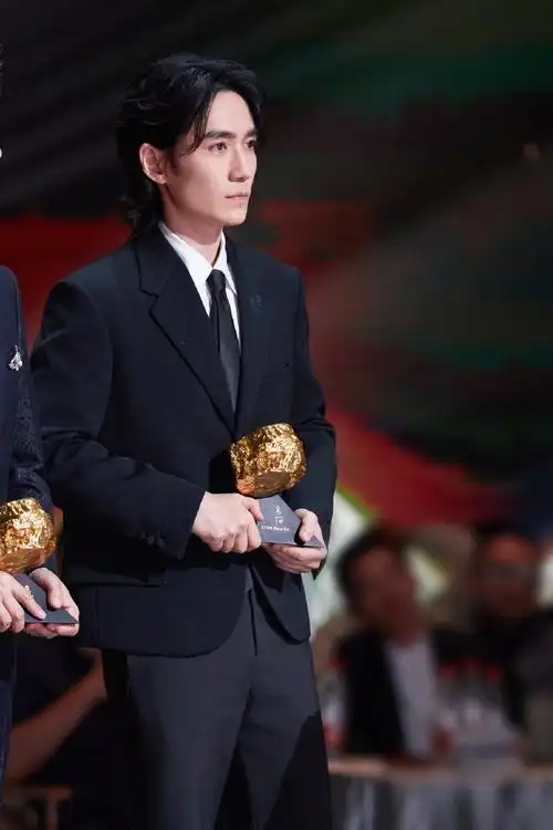 #人生大事##中国电影导演之夜##明星爱大牌#