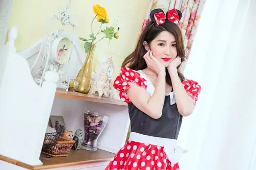 米妮波点群甜美女生写真