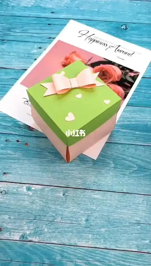 纸折礼物盒