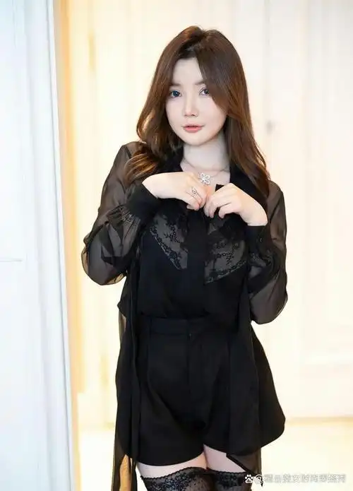 优雅知性的黑色衬衫裙,既柔软又质感满满