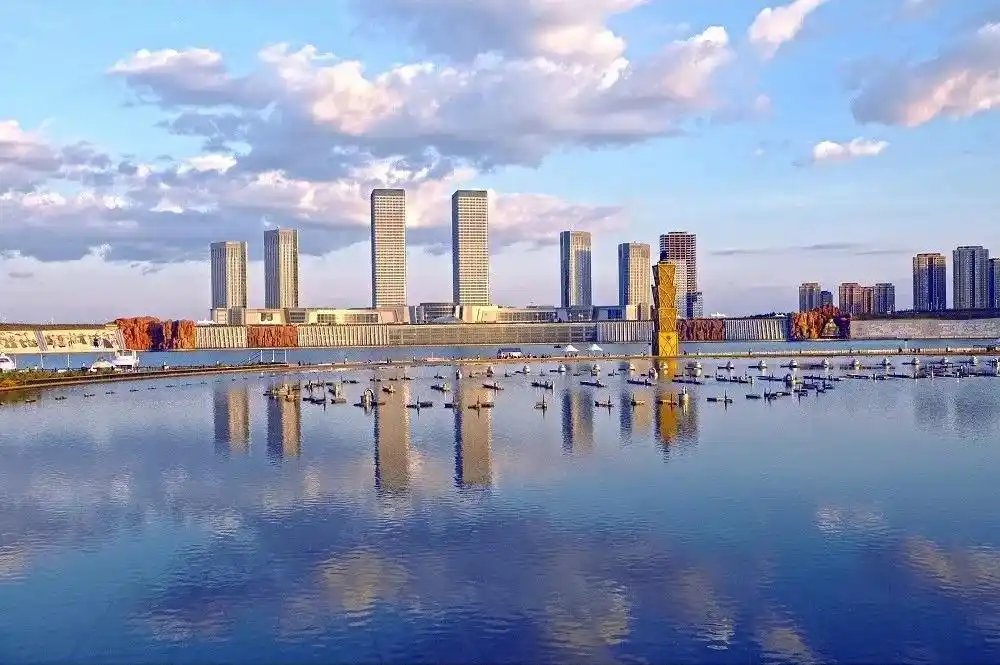 国内旅游业务地址:内蒙古自治区鄂尔多斯市康巴什区纬七路北8号楼1