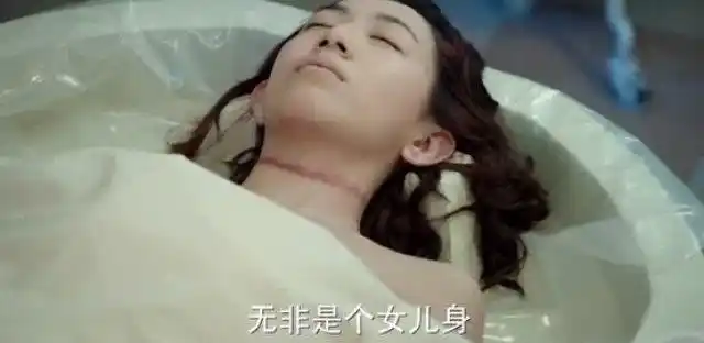 旗袍美探苏雯丽看见死者脖子上的勒痕一眼就认出是被绳子勒死的