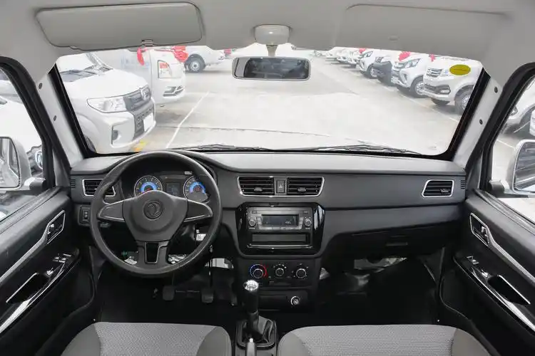 2021款 东风小康d52 1.5l 手动 后双轮双排舒适型 国vi内饰