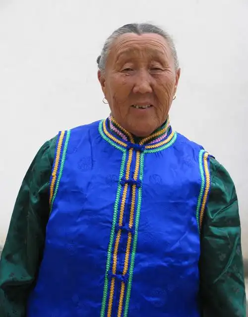 锡伯族服饰文化