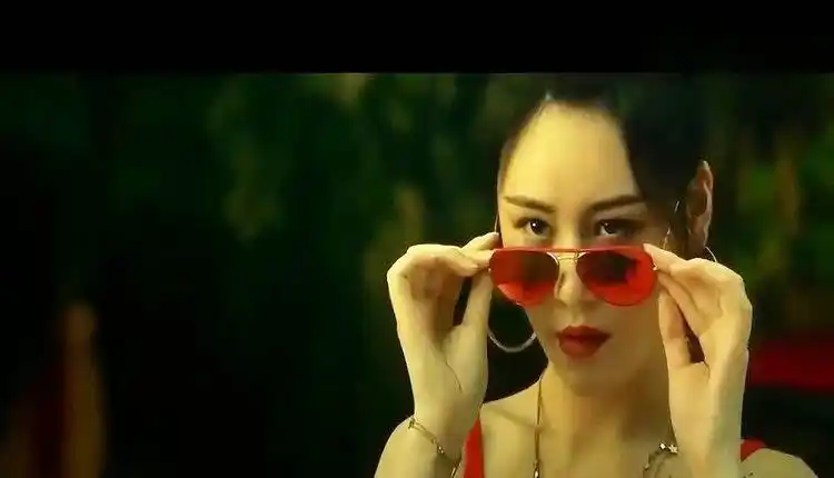 追龙2:古天乐找邱意浓拿车钥匙,这美女太好看了