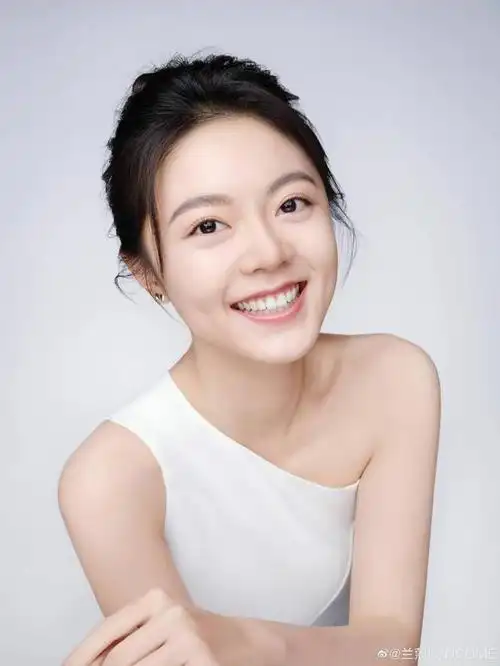 赵今麦首位00后微信指数破三亿女演员 历史断层第一 想不火都难