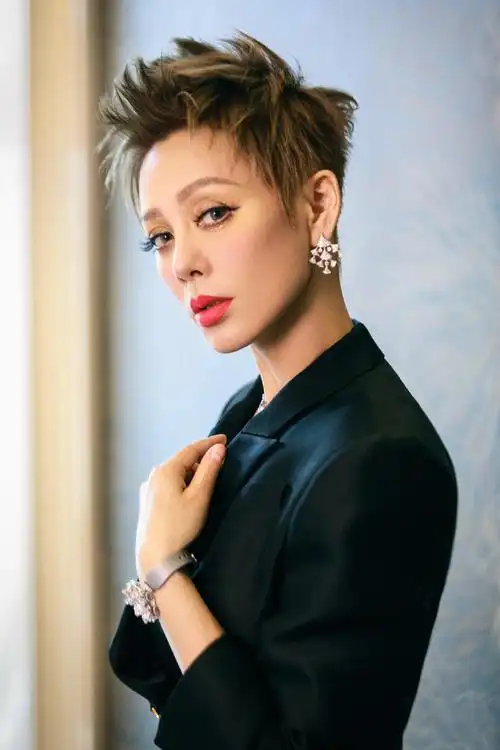 宁静宝格丽活动照性感写真图片