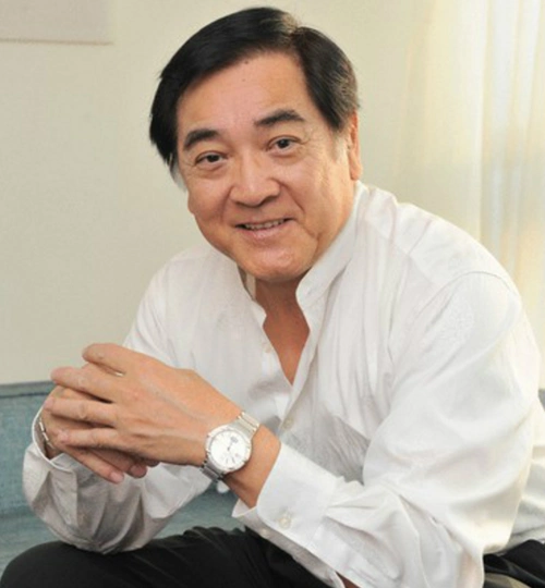 以主角出道,成为银幕前的"大众情人"红薇一生曾嫁两次,老公严化是演