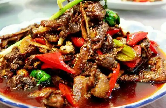 《香锅里辣》红安店于12月16号盛大开业!凡进店消费者指定啤酒免费畅