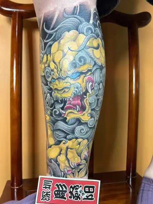 彩色唐狮包小腿