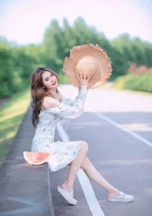 随性简约的拍照姿势,让你面对镜头不尴尬,一个人拍照也能很好看