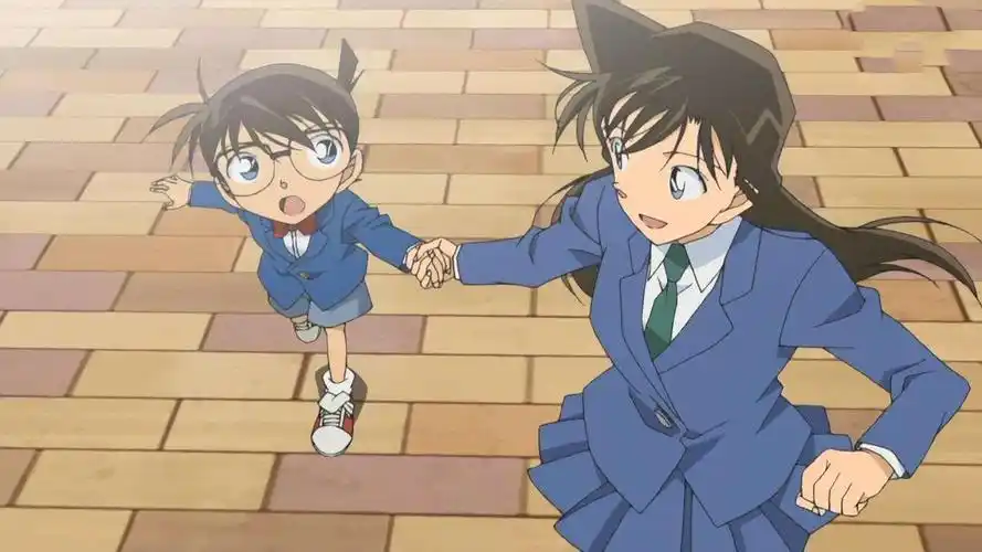 毛利兰到真的知道柯南的真实身份吗?知道的话,干嘛还要一起洗澡_小兰