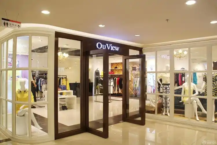 专卖店服装店门面玻璃橱窗装修效果图