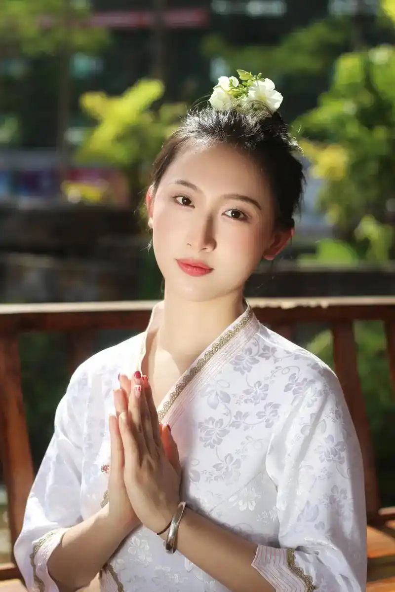 傣族姑娘 #摄影 #春天 爱意随风起,风止意难平[em]e - 抖音