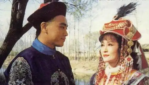 自2011年接拍《倾城绝恋》后,潘迎紫再度复出影视圈,出演《赢天下》里